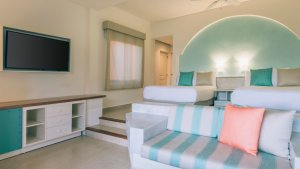 Junior Suite Pool Access