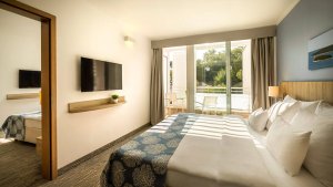 Suite for 2+2