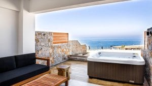 Luxury Guestroom with Private Outdoor Jacuzzi