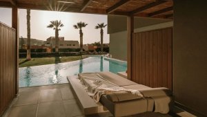 Swim-up Room