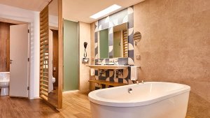 Junior Suite with partial sea view