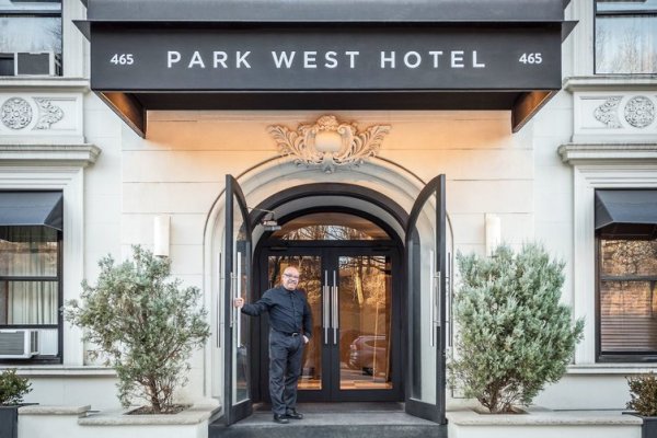 Park West Hotel