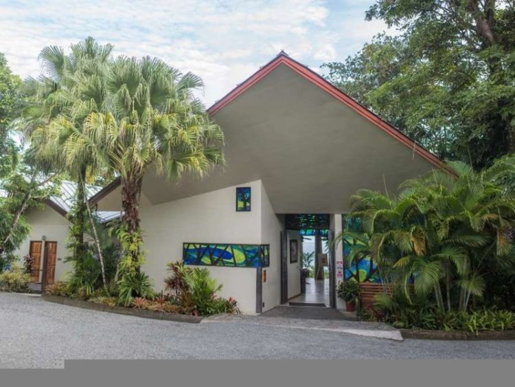 Si Como No Resort & Wildlife Refuge