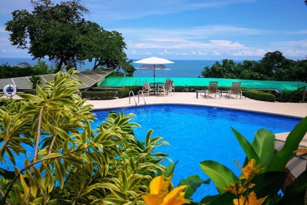 Si Como No Resort & Wildlife Refuge