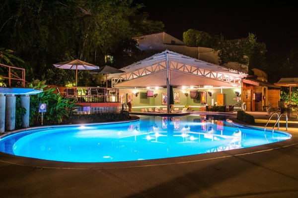 Si Como No Resort & Wildlife Refuge