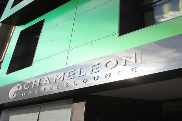 Chameleon Hostel & Lounge