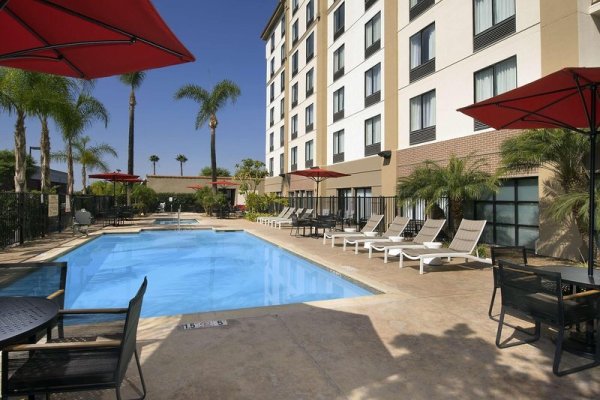 Hampton Inn & Suites by Hilton Anaheim / Garden Grove