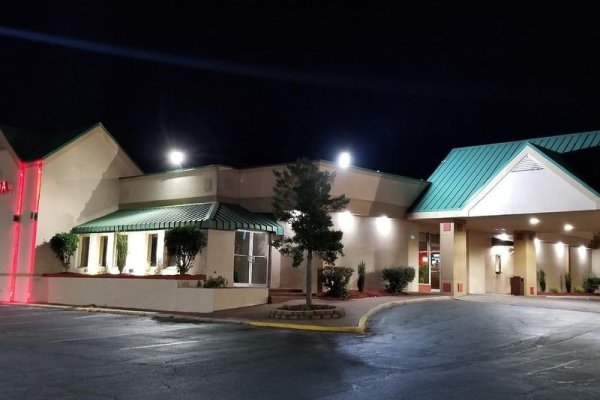 Ramada Hotel & Suites Warner Robins