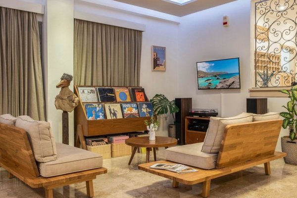 Aris Hotel