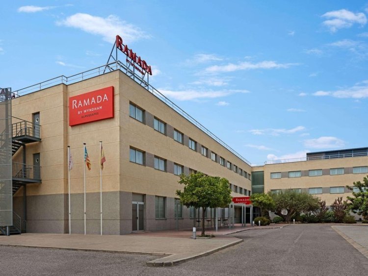 Ramada by Wyndham Valencia Almussafes
