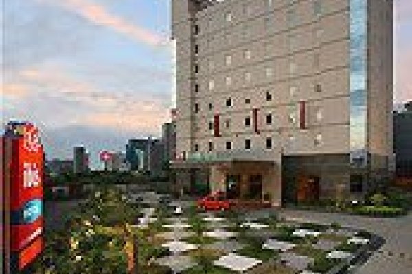 Ibis Gurgaon Golf Course Road Hotel