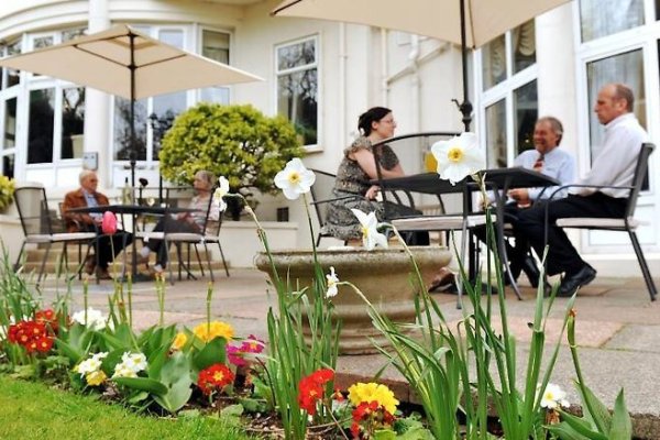 Queens Hotel & Spa