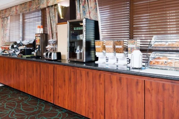 Baymont Inn & Suites Clarksville Northeast