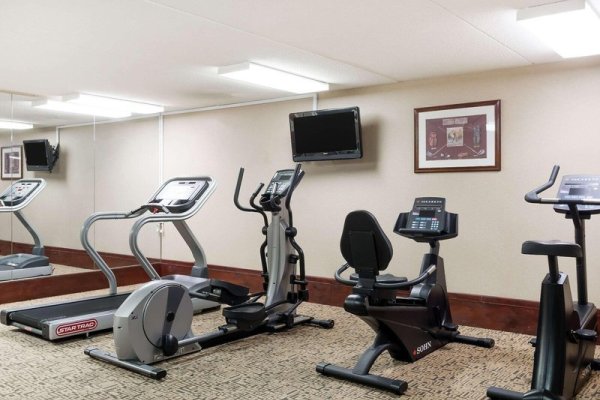 Baymont Inn & Suites Clarksville Northeast