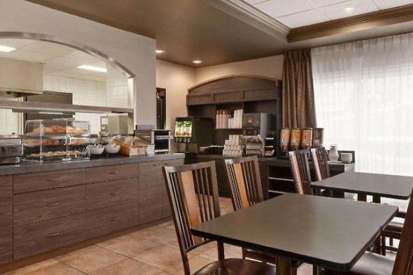 Days Inn by Wyndham Levis