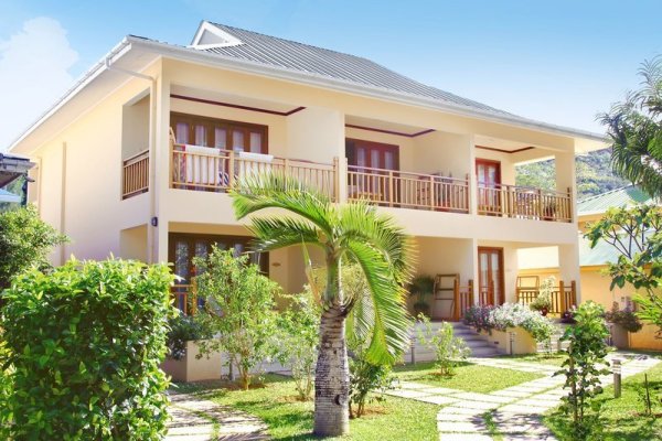 Pirogue Lodge