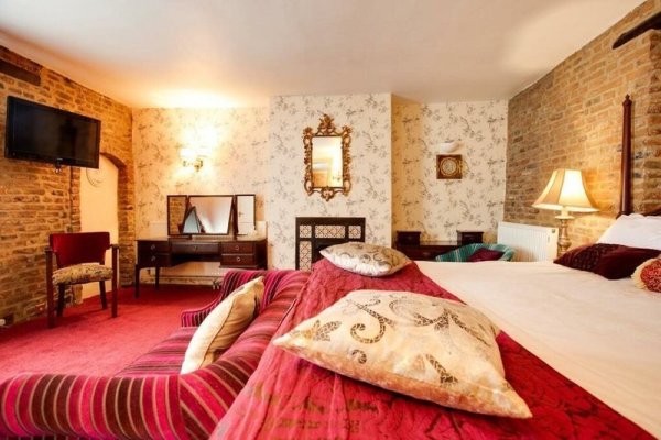 The Rose & Crown Hotel