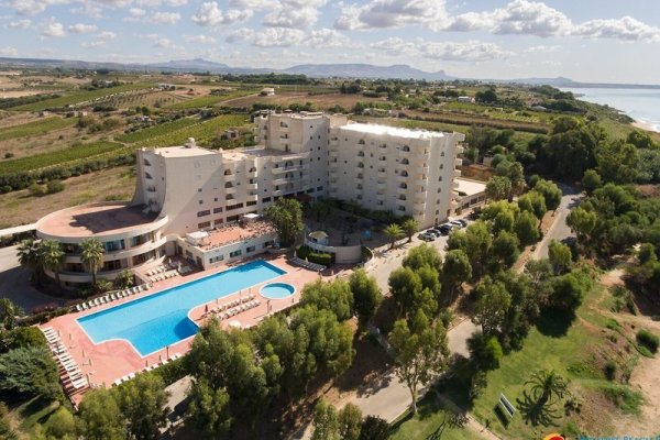 Perla del Golfo Resort