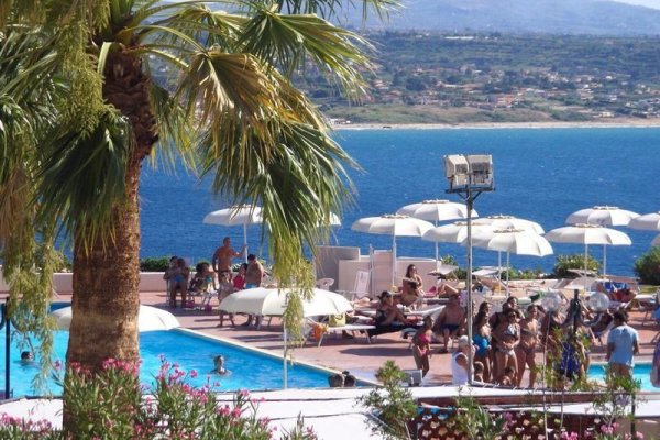 Perla del Golfo Resort