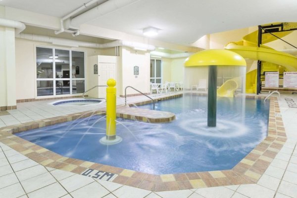 Super 8 by Wyndham Sainte Agathe Des Monts