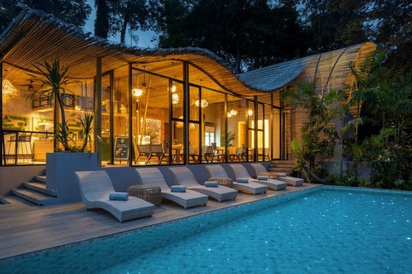 Sinae Phuket Luxury Hotel