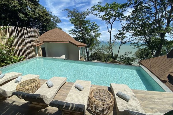 Sinae Phuket Luxury Hotel