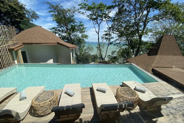 Sinae Phuket Luxury Hotel