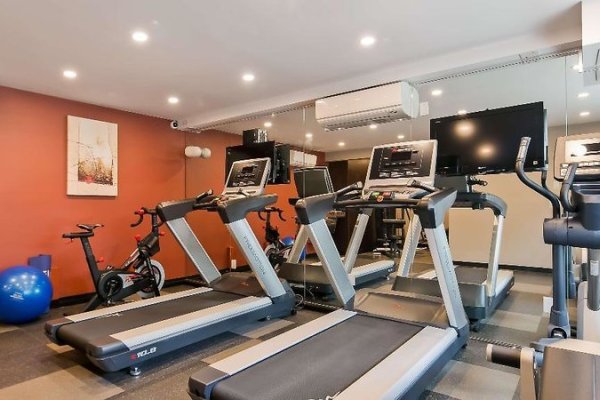 Best Western Plus Burnaby Hotel