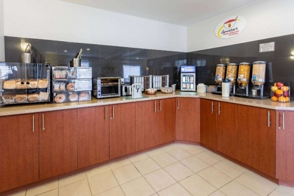 Super 8 by Wyndham Trois-Rivieres