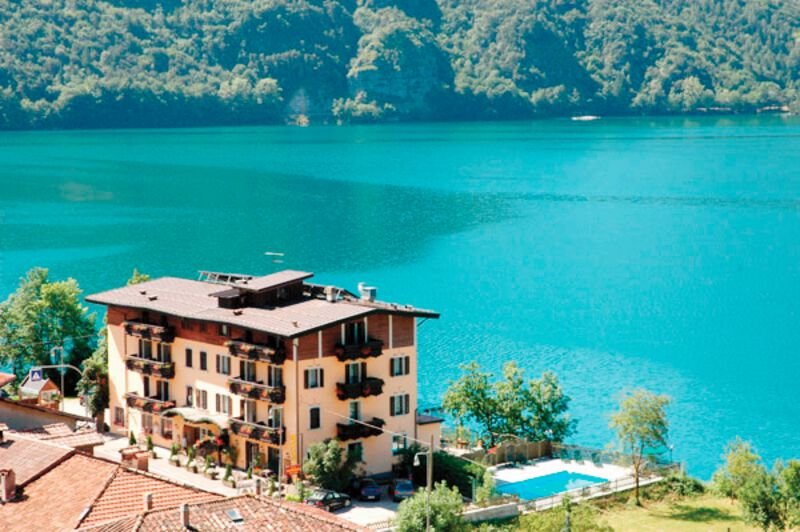 Hotel Mezzolago