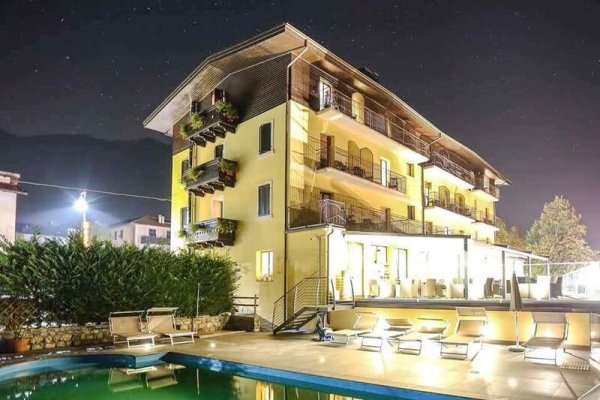 Hotel Mezzolago