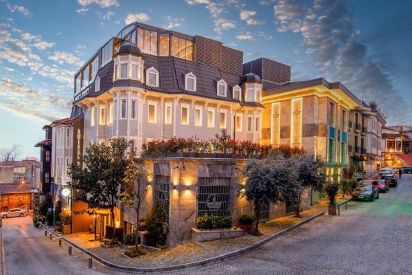 Amiral Palace Hotel