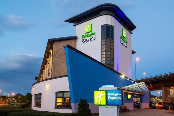 Holiday Inn Express Glasgow Airport