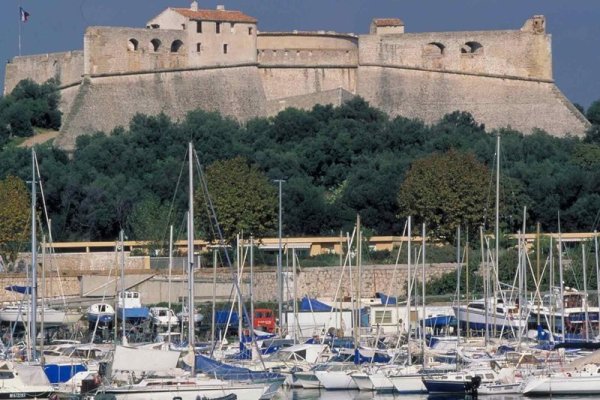 B&B HOTEL Antibes JuanlesPins