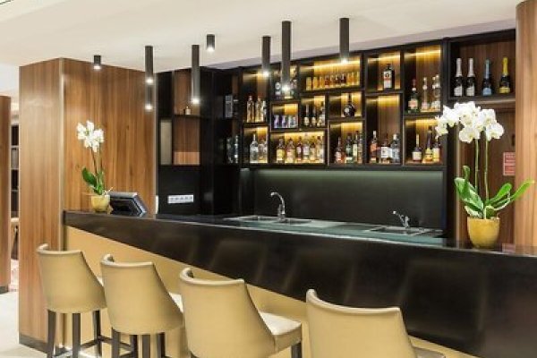 Outlet Hotel