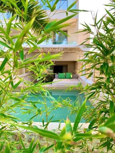 MAKO Sea & Suites
