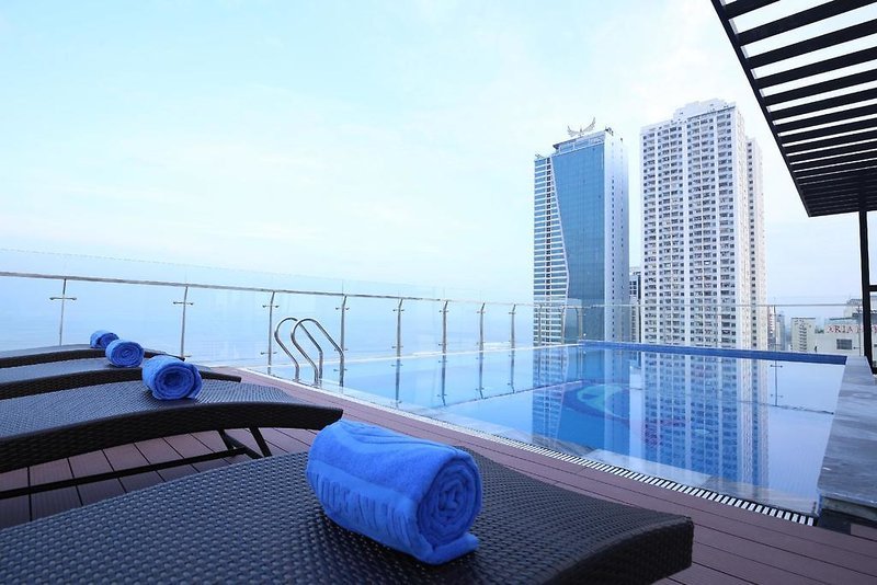 Sunny Ocean Hotel & Spa