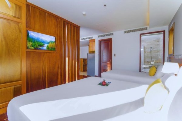 Sunny Ocean Hotel & Spa