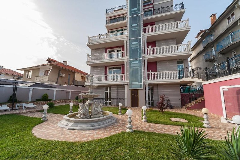 Roel Residence Apartments