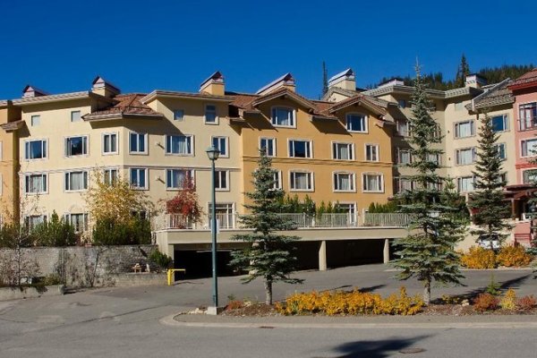 Sun Peaks Resort  Nancy Greene's Cahilty Hotel & Suites