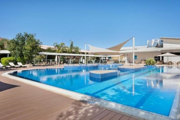 Crowne Plaza Alice Springs Lasseters