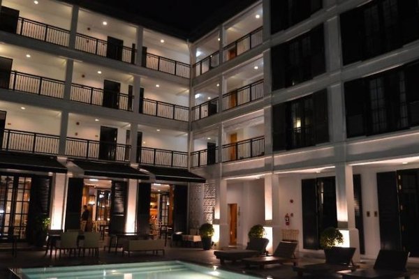 Buri Siri Hotel