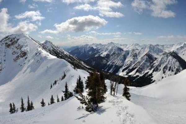 Glacier Mountaineer Lodge