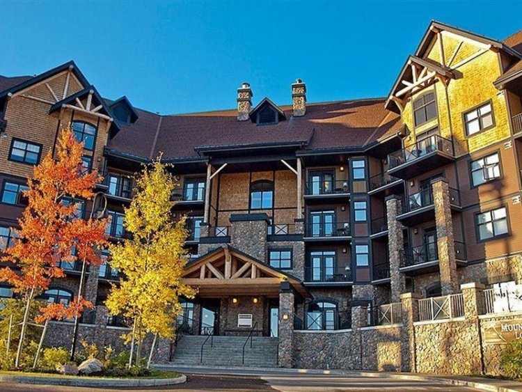Glacier Mountaineer Lodge