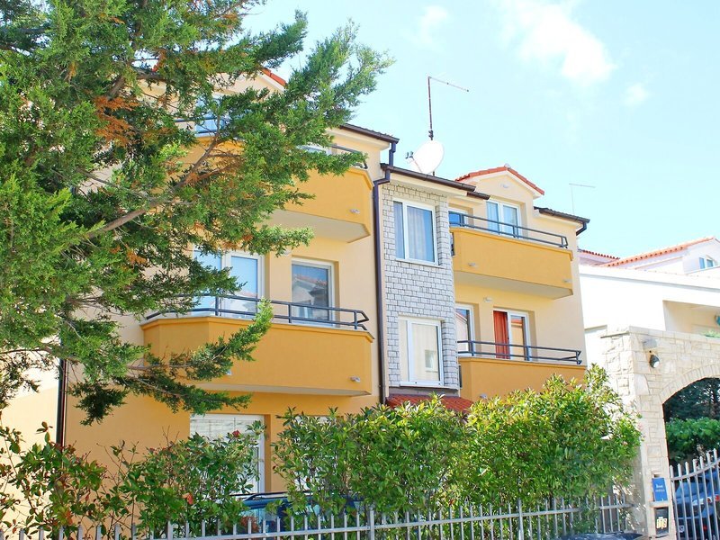 Catalina Apartments