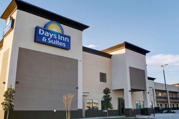 Days Inn & Suites By Wyndham Port Arthur