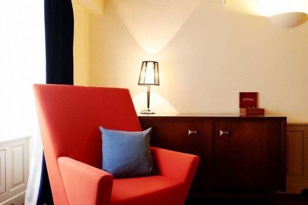 Iron Gate Hotel & Suites