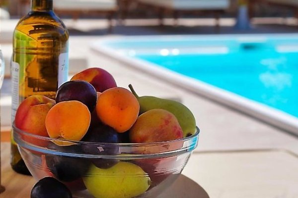 Avraki Rooms & Studios