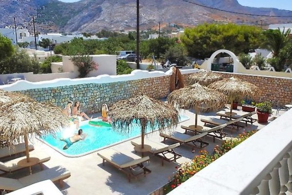 Avraki Rooms & Studios
