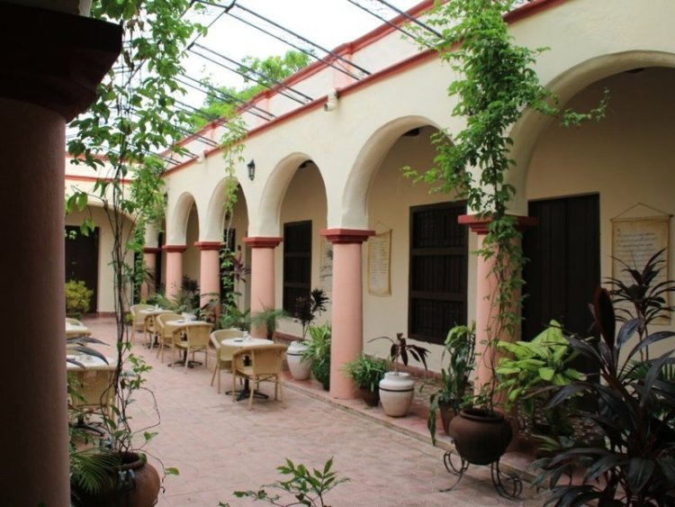 Hotel E La Avellaneda